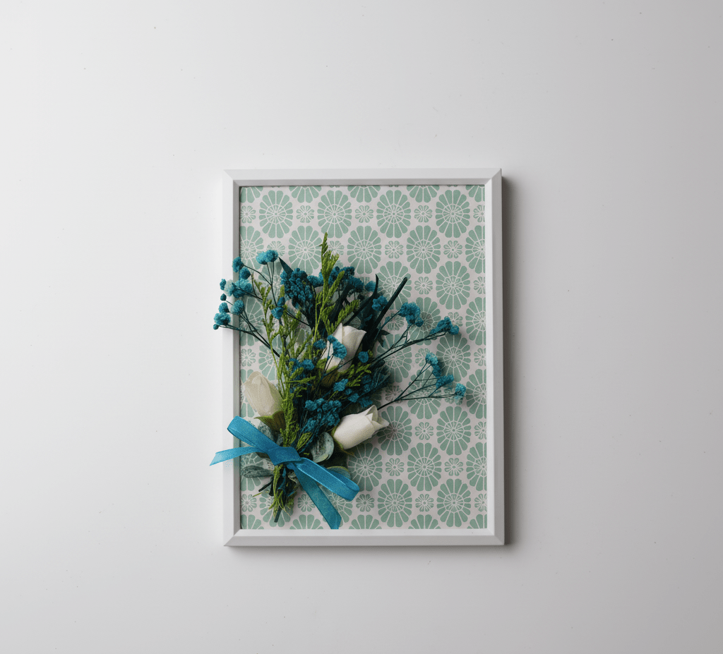 Cadre Décoratif Fleuri – Bleu Sérénité